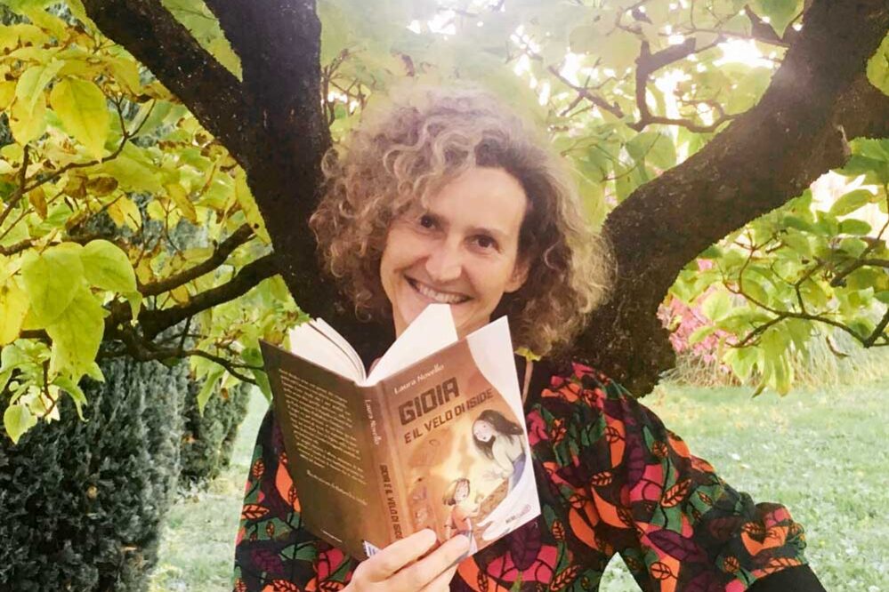 Laura Novello con il suo nuovo romanzo per bambini: Gioia e il velo di Iside.