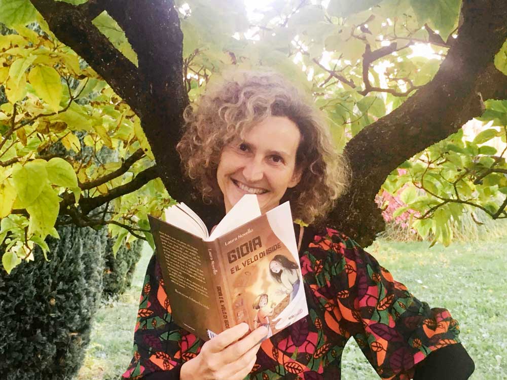Laura Novello con il suo nuovo romanzo per bambini: Gioia e il velo di Iside.
